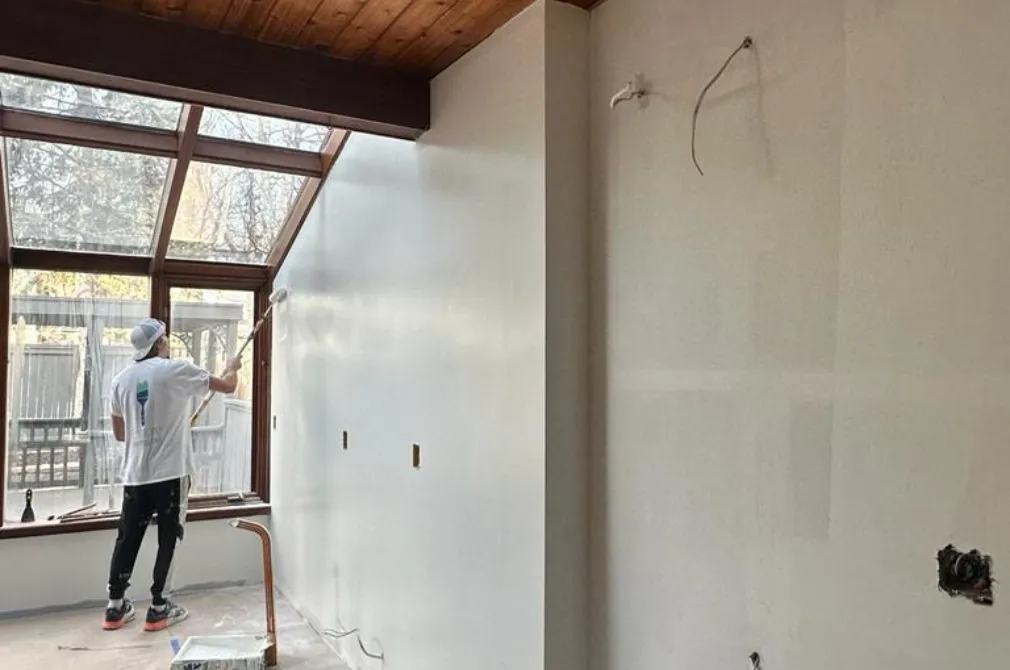 choosing the right wall paint using colour wheel